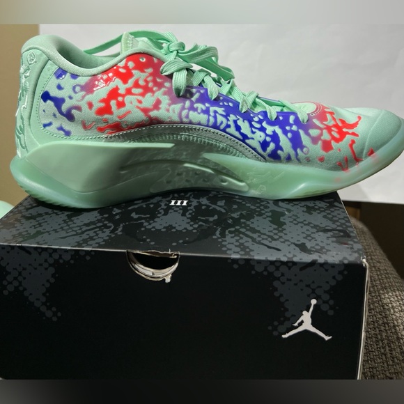 Like New, Size 9 - Jordan Zion 3 Mud, Sweat and Tears with Box - Picture 4 of 15